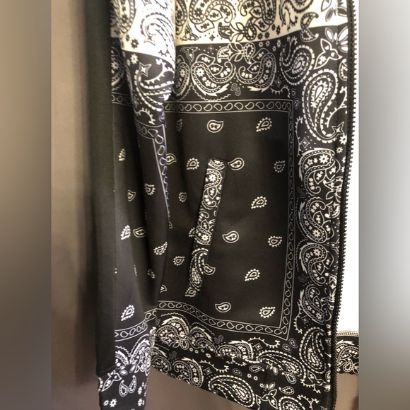 Rebel Minds Forever 21 Cream & Black paisley bandana print Large track jacket - Picture 6 of 8